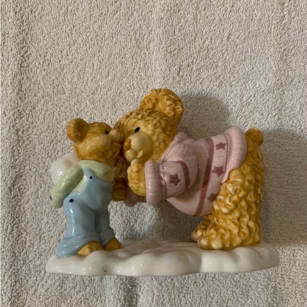 Porcelain Anthroporhic Mom & Baby Playing in Snow "6.5x5.5×4" N Great Condition